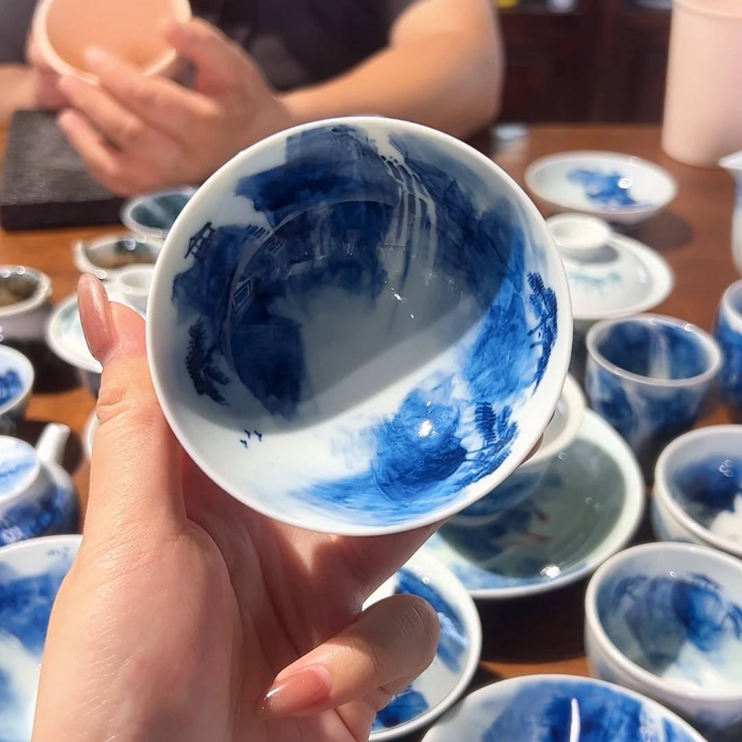 （***）青花手绘山水主人杯