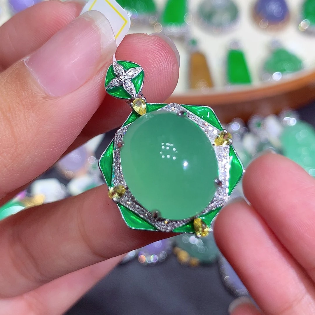 翡翠吊坠(不含链)18K金镶嵌