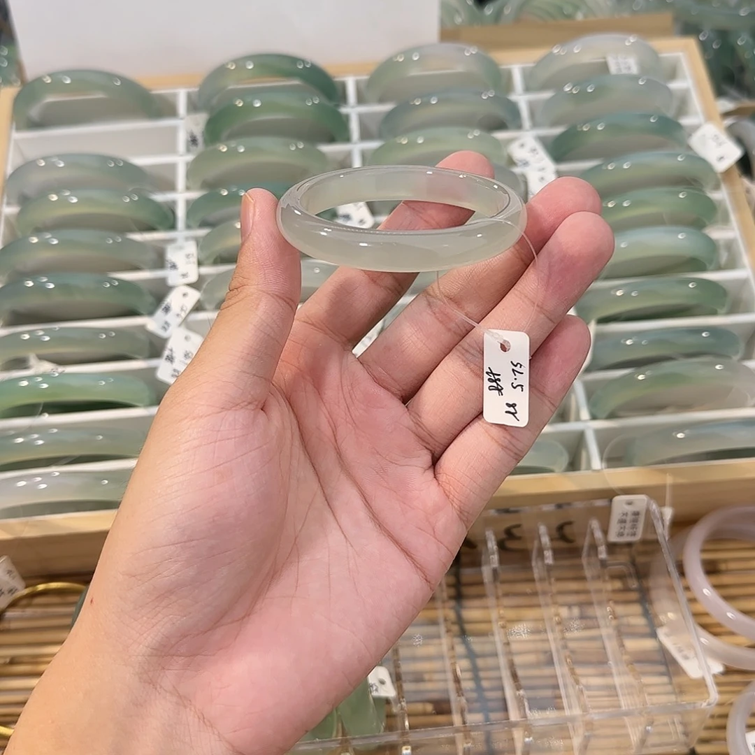 玛瑙/玉髓未镶嵌手镯圈口52.5