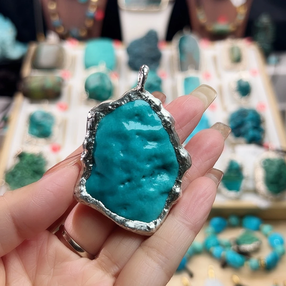 绿松石未镶嵌颈饰