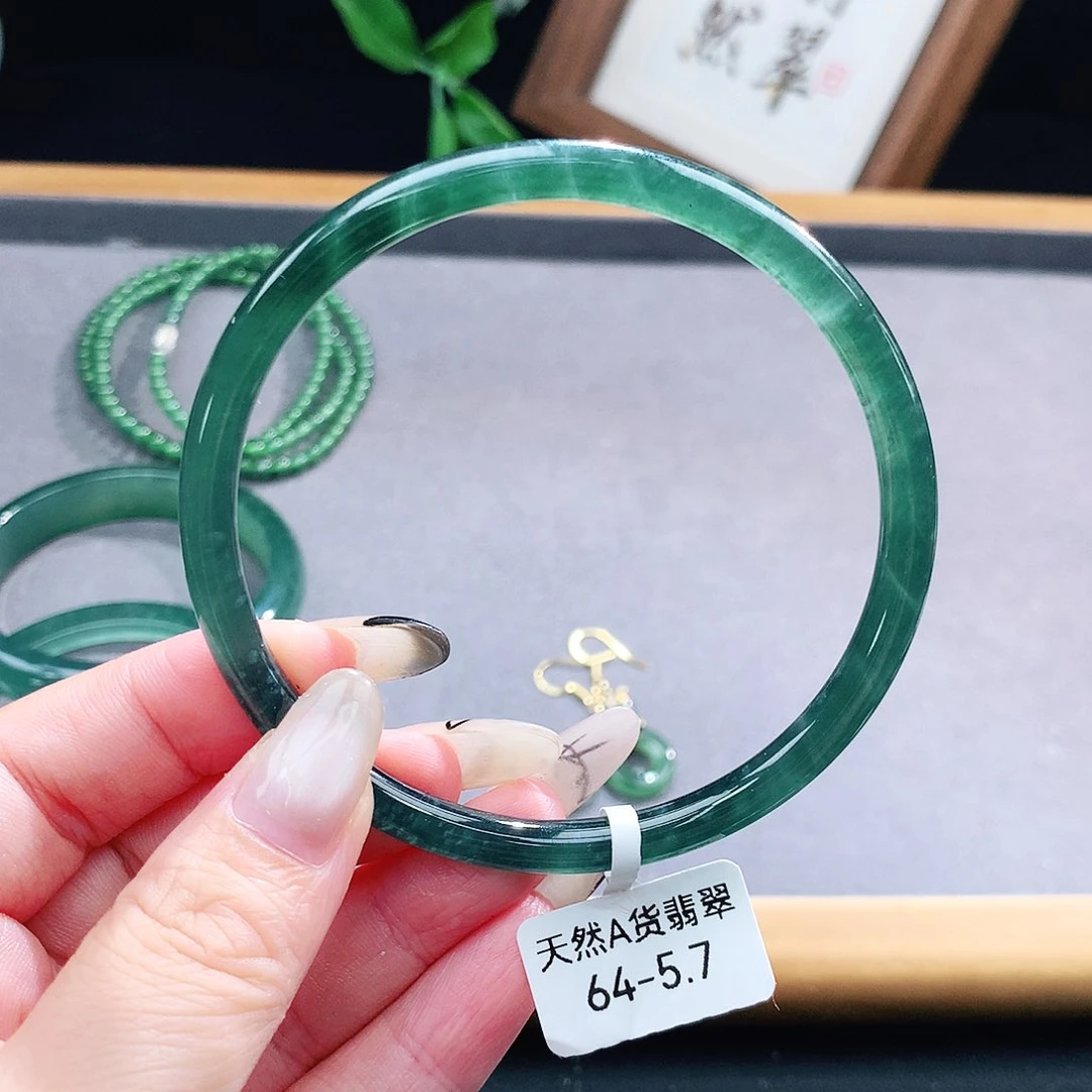 翡翠手镯（圆镯）未镶嵌