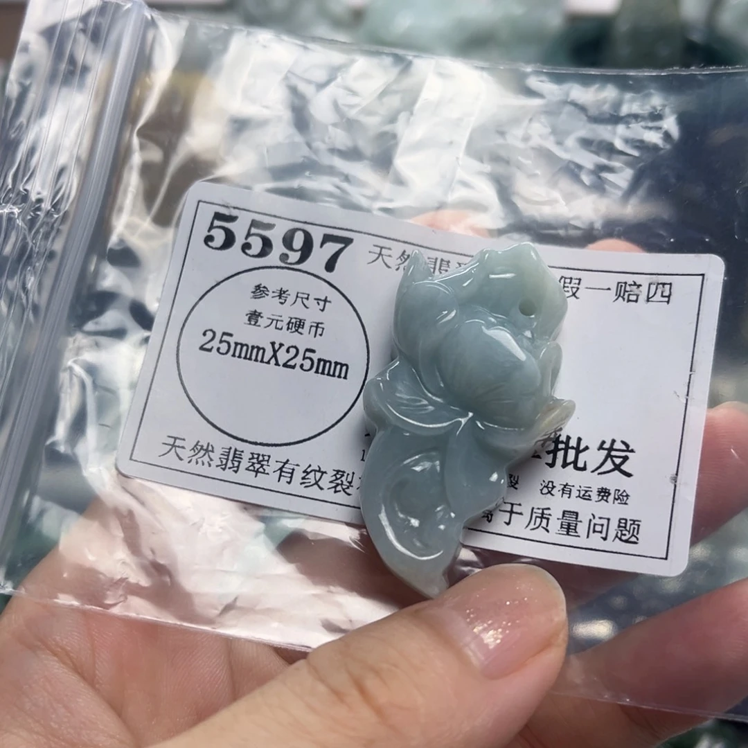 翡翠未镶嵌颈饰5597瑕疵