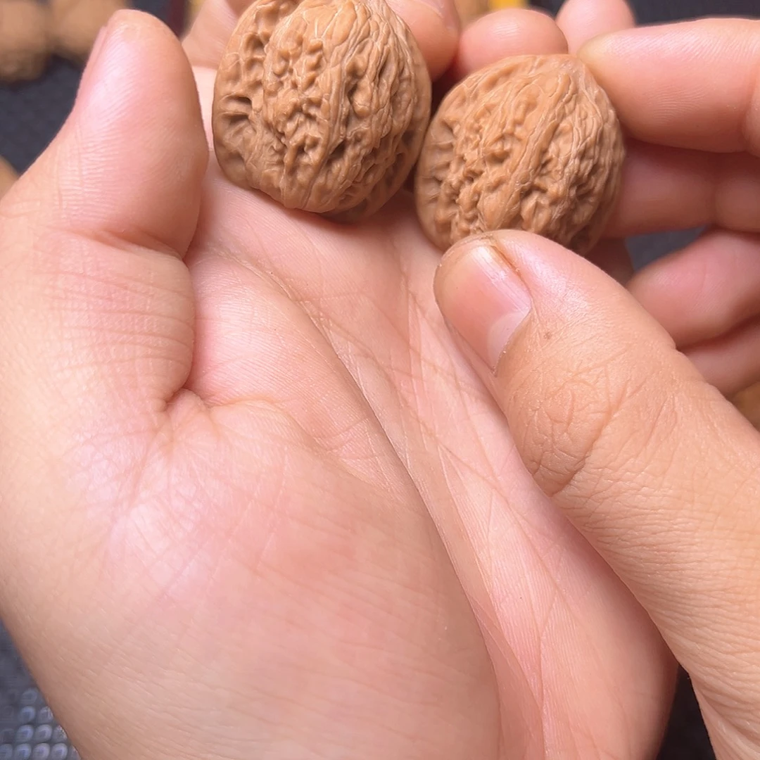 文玩核桃吊坠绣球