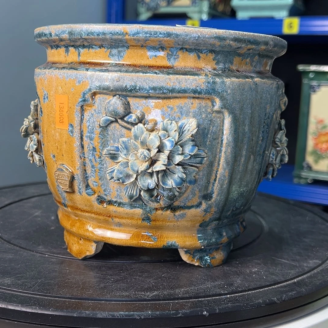 黄***人正宗岭南石湾盆放漏