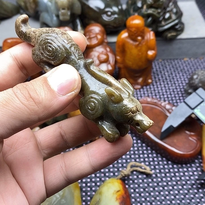未镶嵌蛇纹石玉颈饰