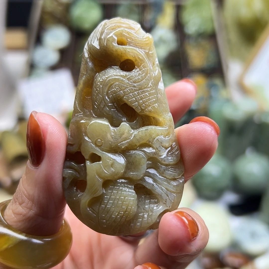 岫岩老玉（透闪石质玉）未镶嵌颈饰老玉龙牌子