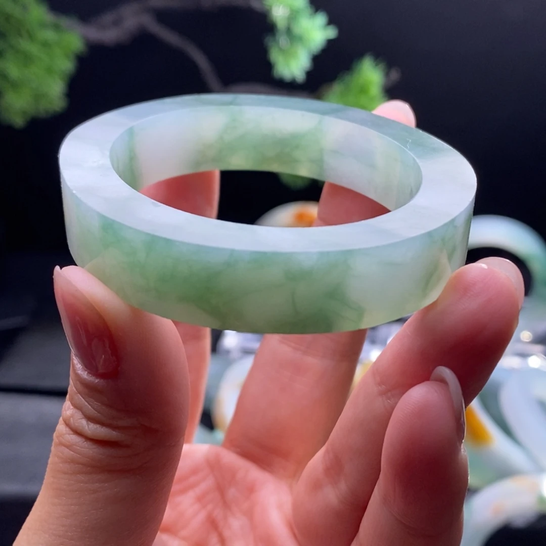 定制翡翠未镶嵌翡翠手镯