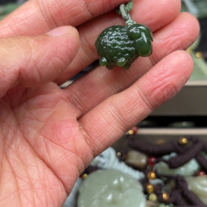 和田玉吊坠未镶嵌