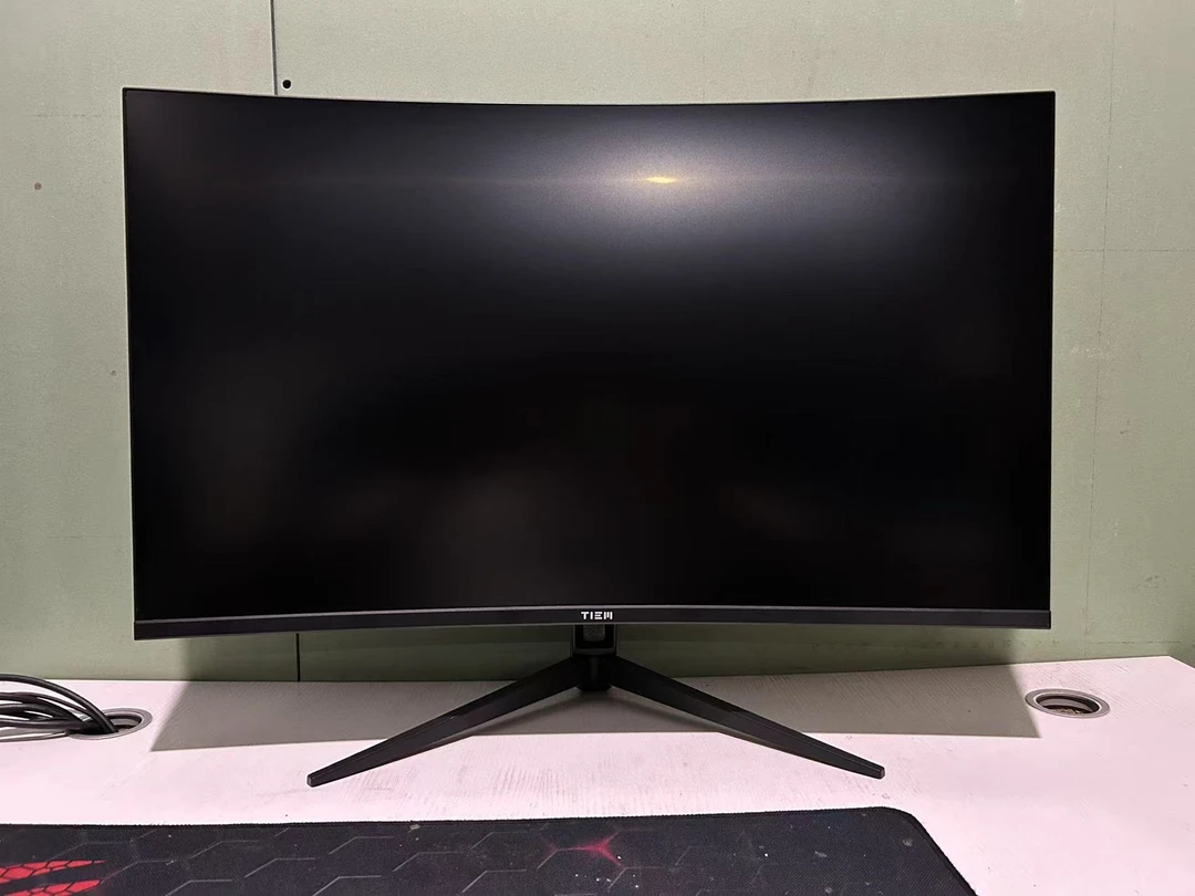 9新 铁幕 32寸曲面FAST VA2K/240HZ高分超高刷电竞显示器
