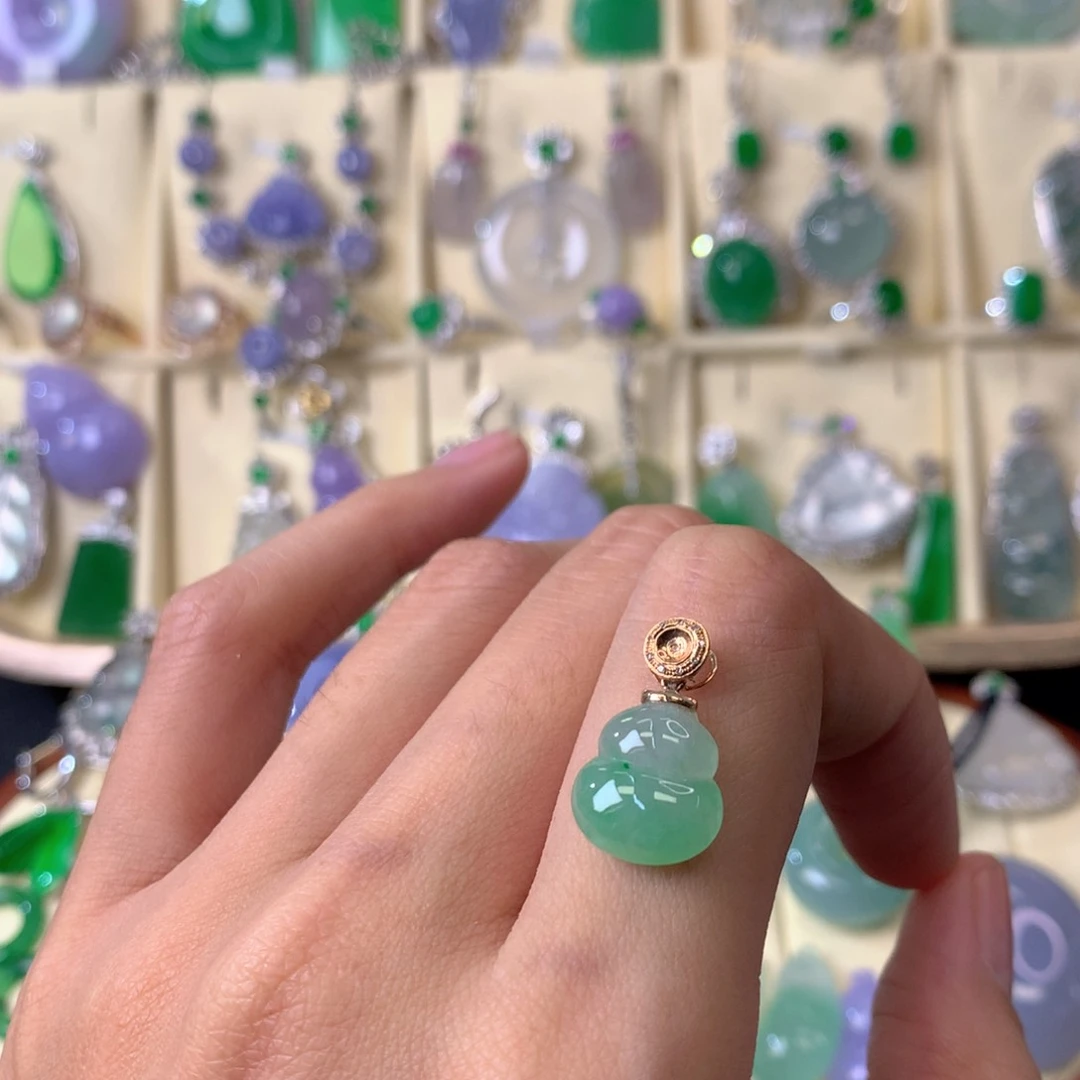 翡翠颈饰18K金镶嵌吊坠