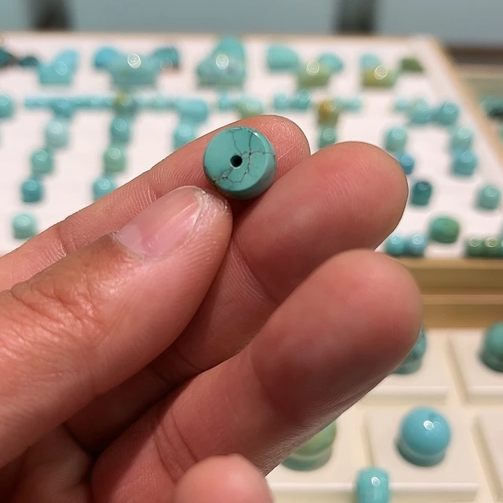 草***酱绿松石未镶嵌珠宝奇石