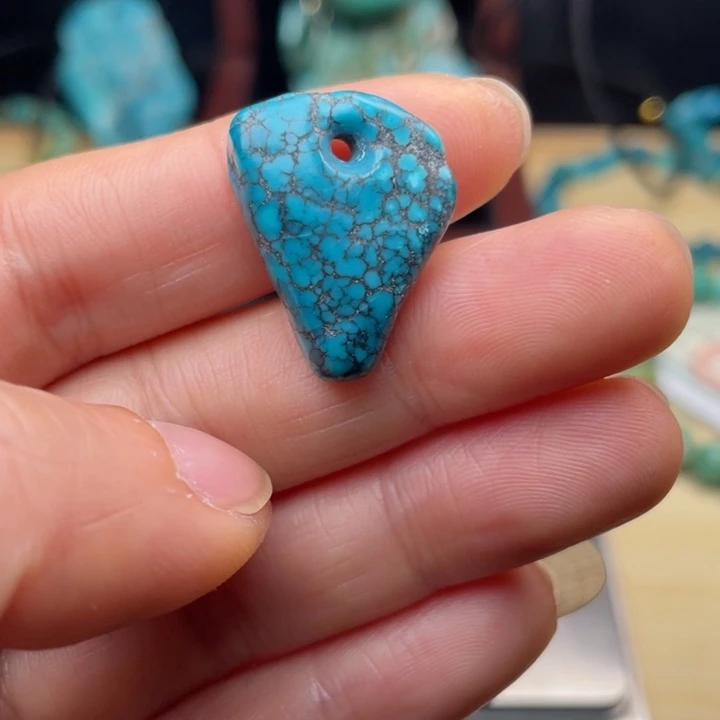 绿松石未镶嵌颈饰