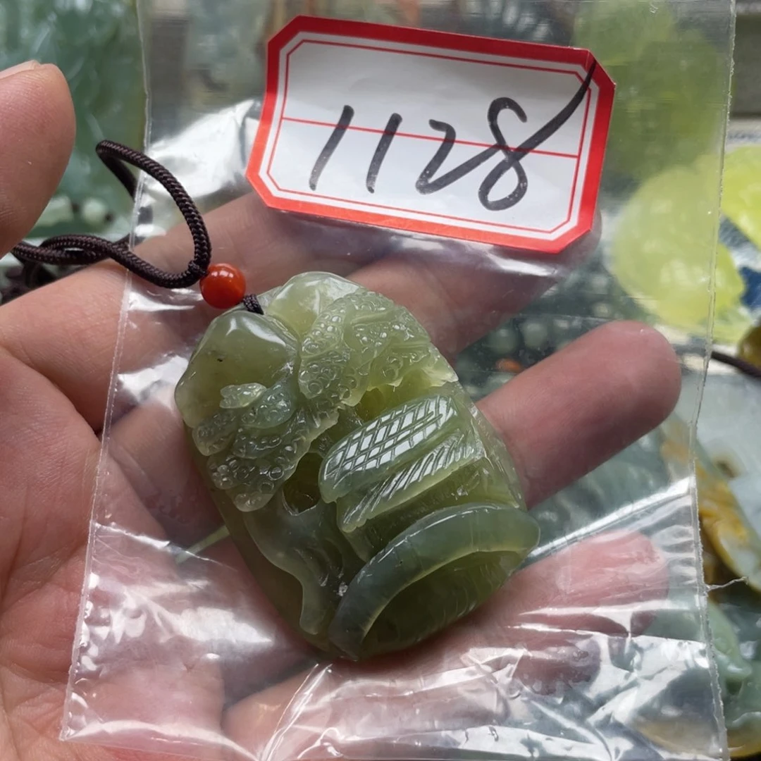 蛇纹石玉颈饰未镶嵌吊坠