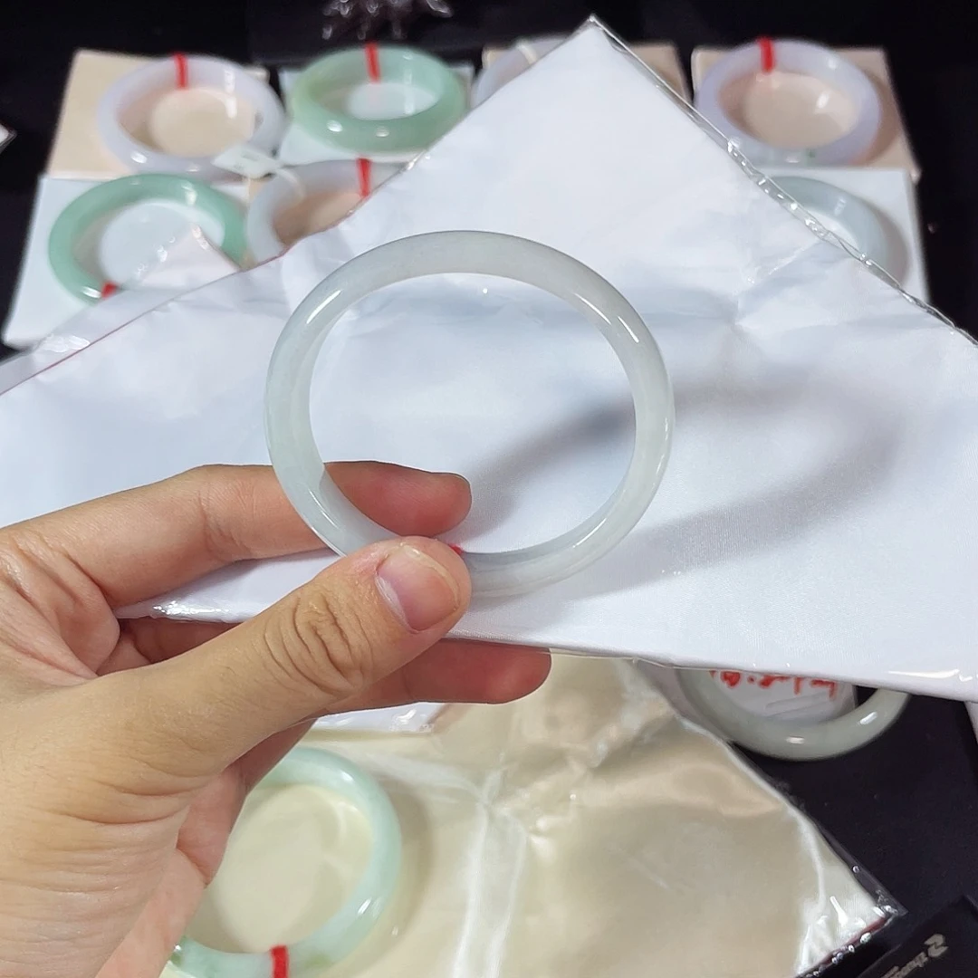 未镶嵌手镯翡翠天然翡翠手镯