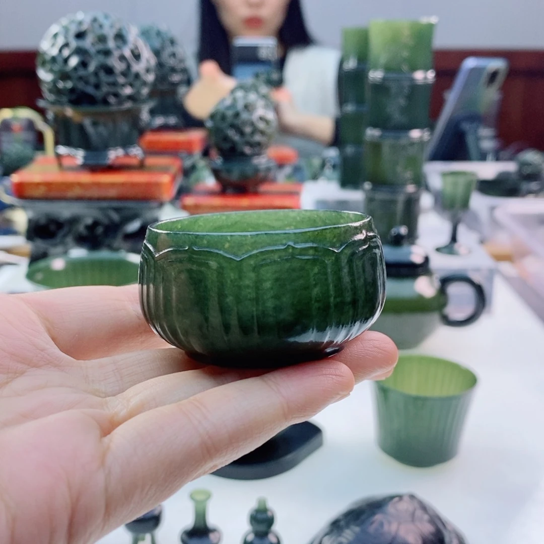 未镶嵌和田玉（青玉）摆件