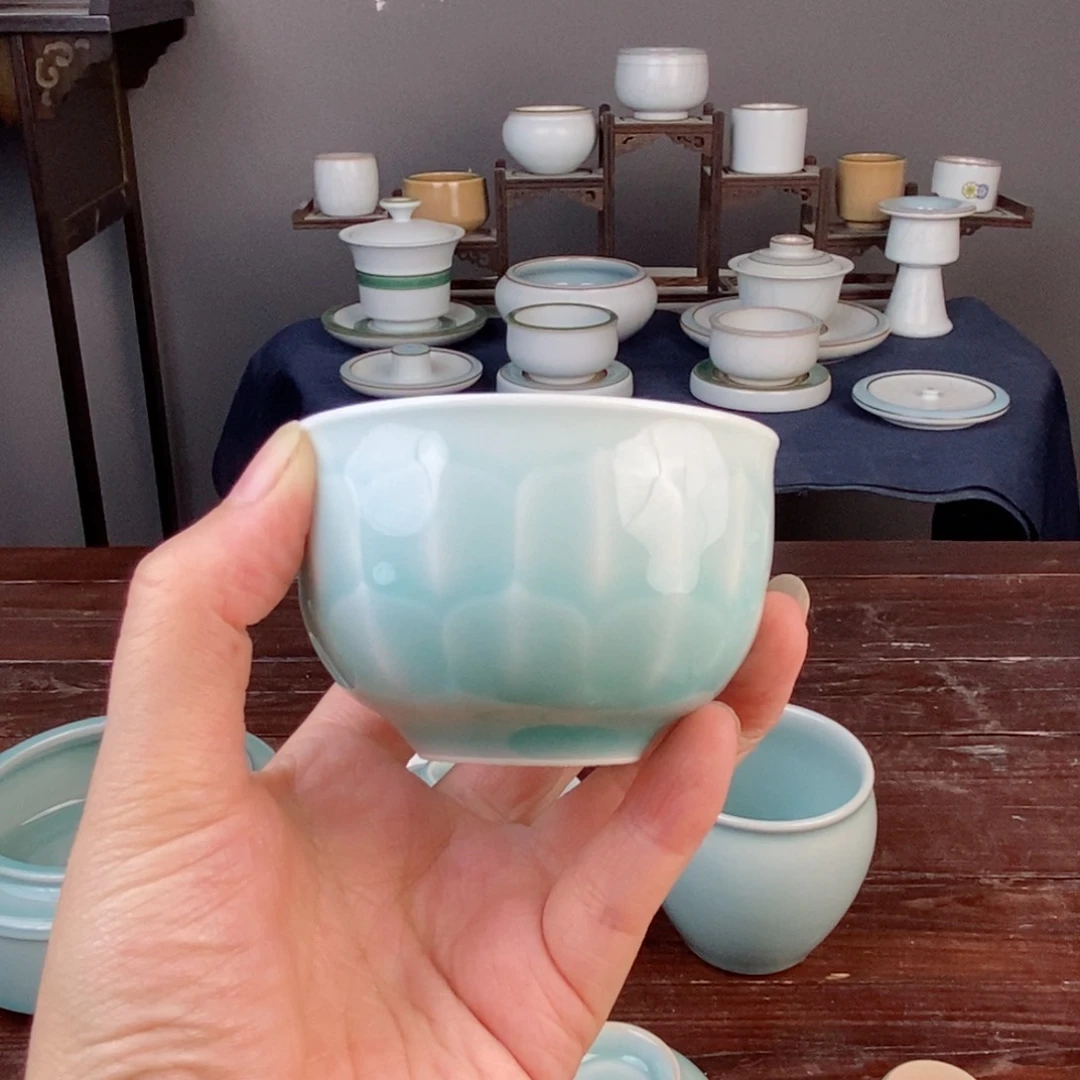 白胎莲花主人杯 粉青釉 不开片