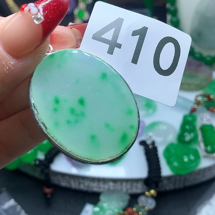 翡翠吊坠(赠链)未镶嵌