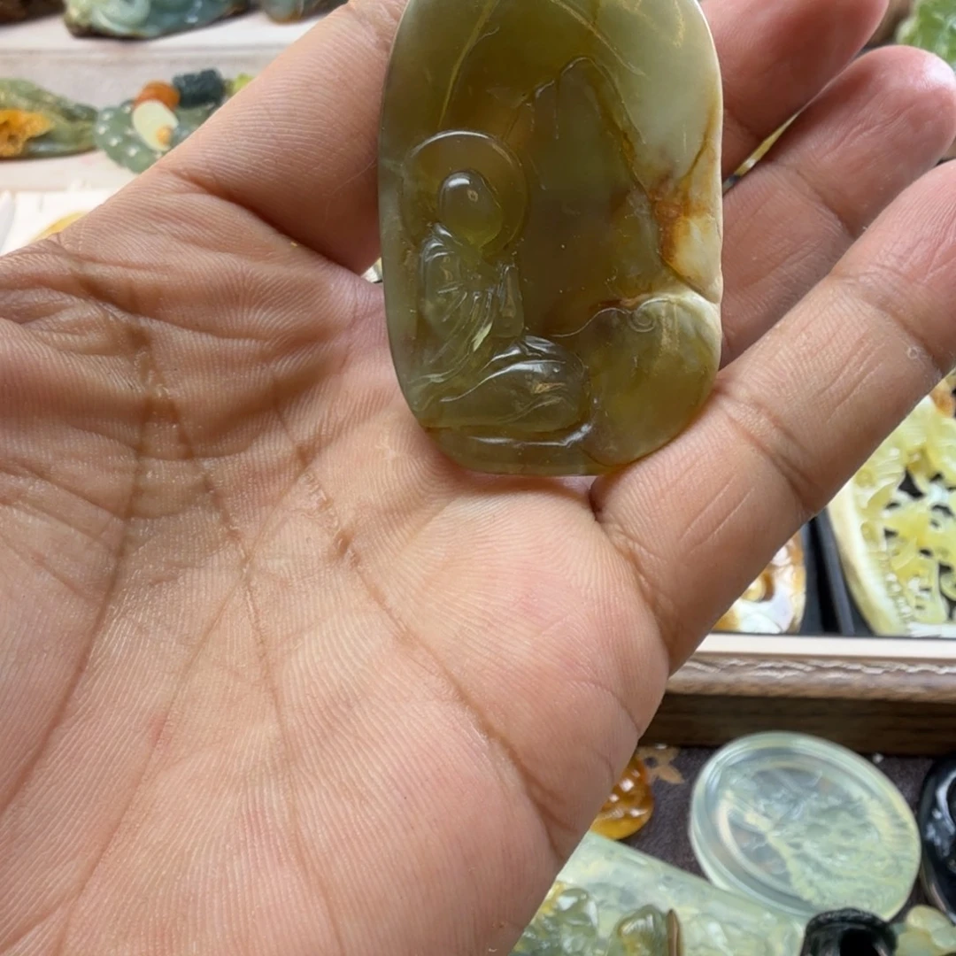 蛇纹石玉未镶嵌颈饰