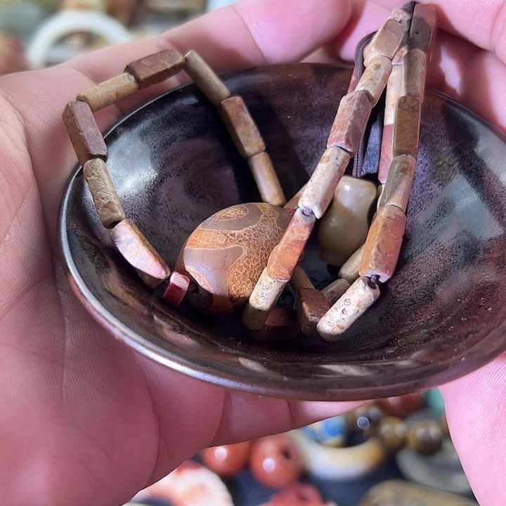 吴***哥茶盏瓷器及瓷器上
