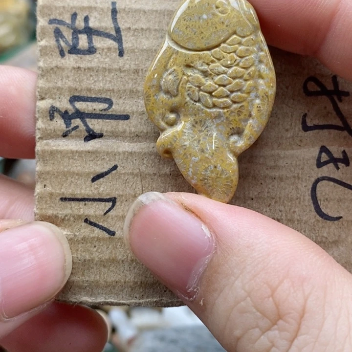 硅化珊瑚（珊瑚玉）未镶嵌颈饰小*苗