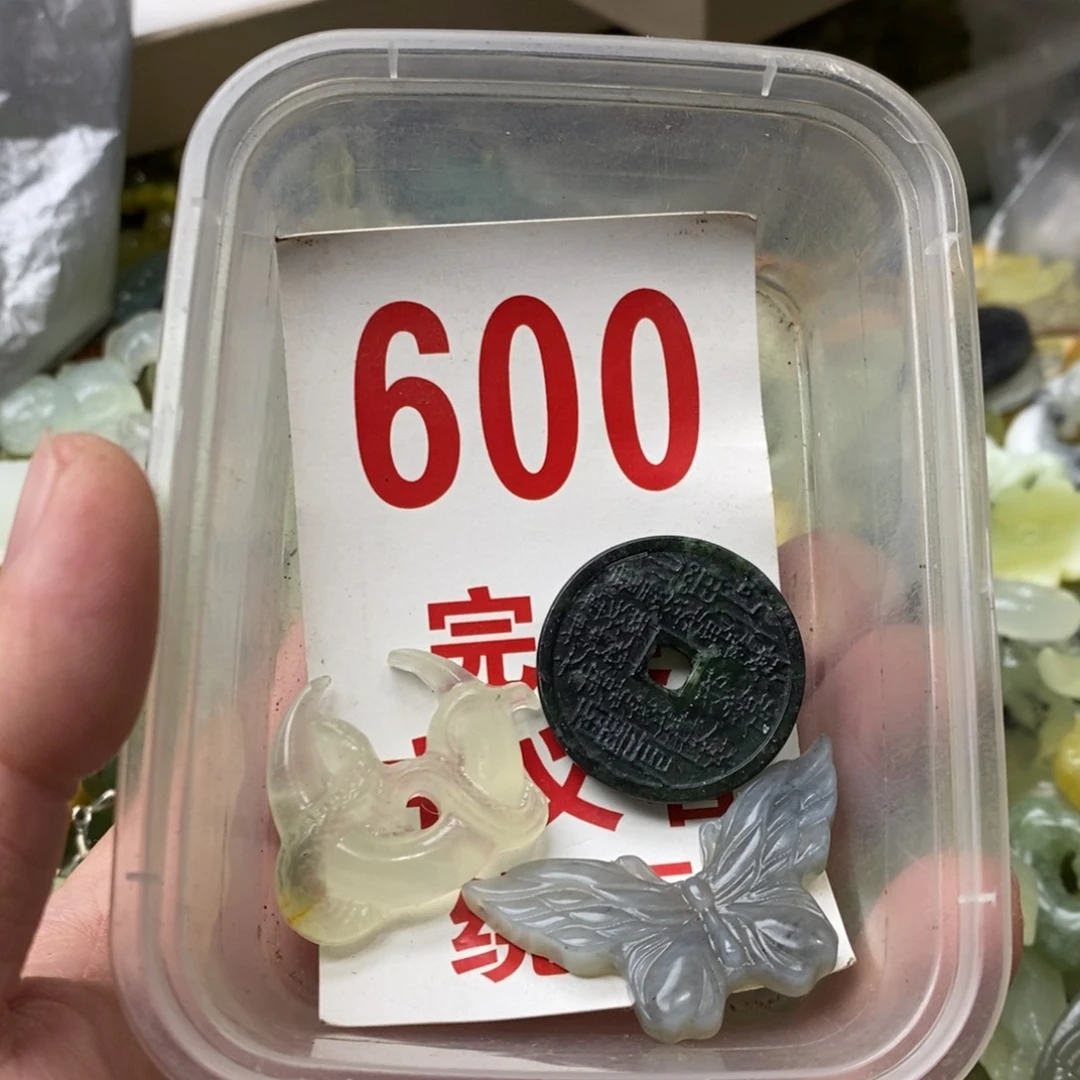 蛇纹石玉挂坠未镶嵌