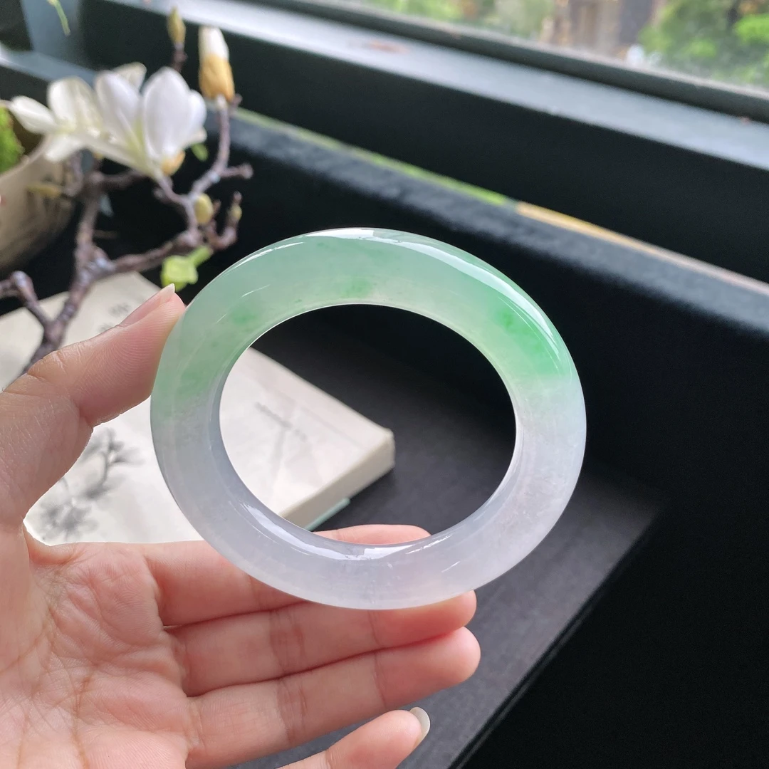好色珠宝 圈口58缅甸老坑A货冰种飘翠色圆条女款翡翠手镯