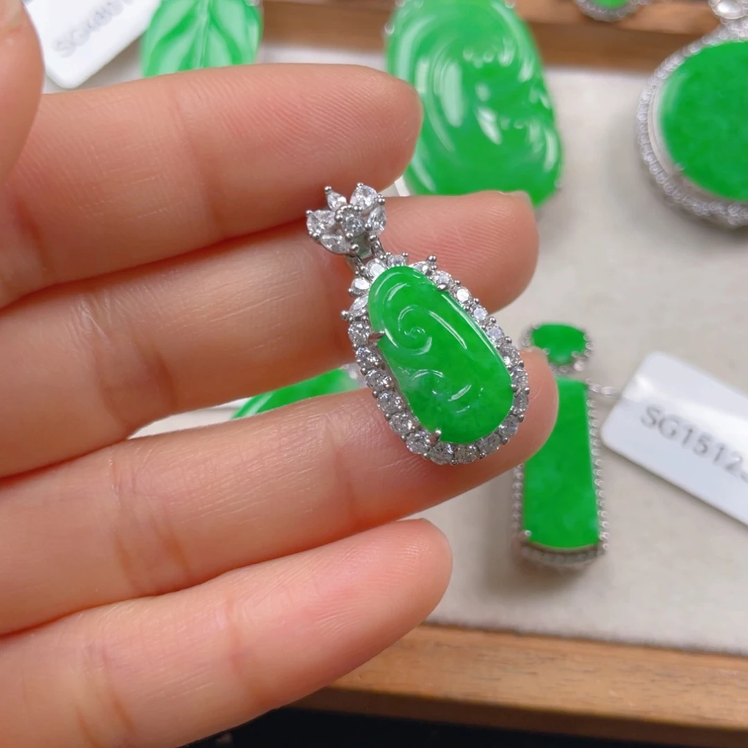 翡翠颈饰银S925镶嵌翡翠