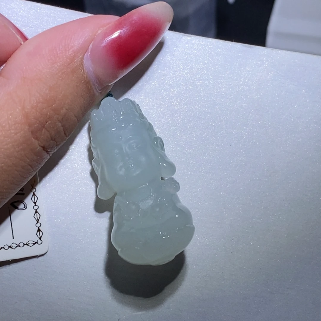 L***G颈饰未镶嵌翡翠虚空