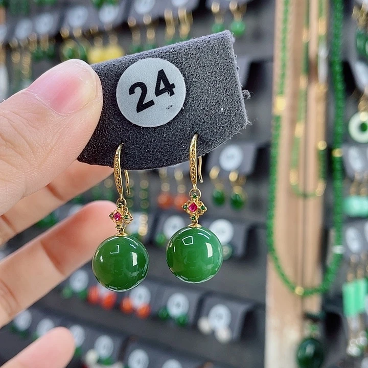 18K金镶嵌和田玉耳饰