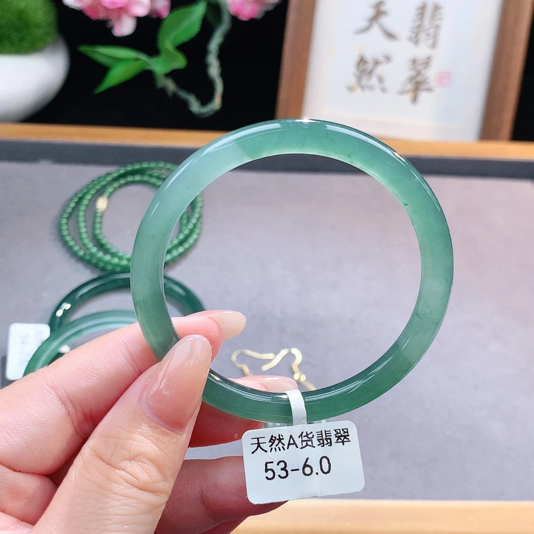 未镶嵌手镯（圆镯）翡翠