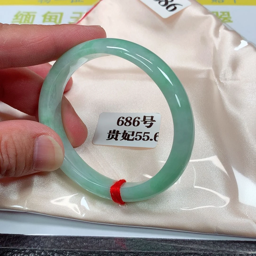 【闪购商品】未镶嵌手镯（贵妃镯）翡翠686号