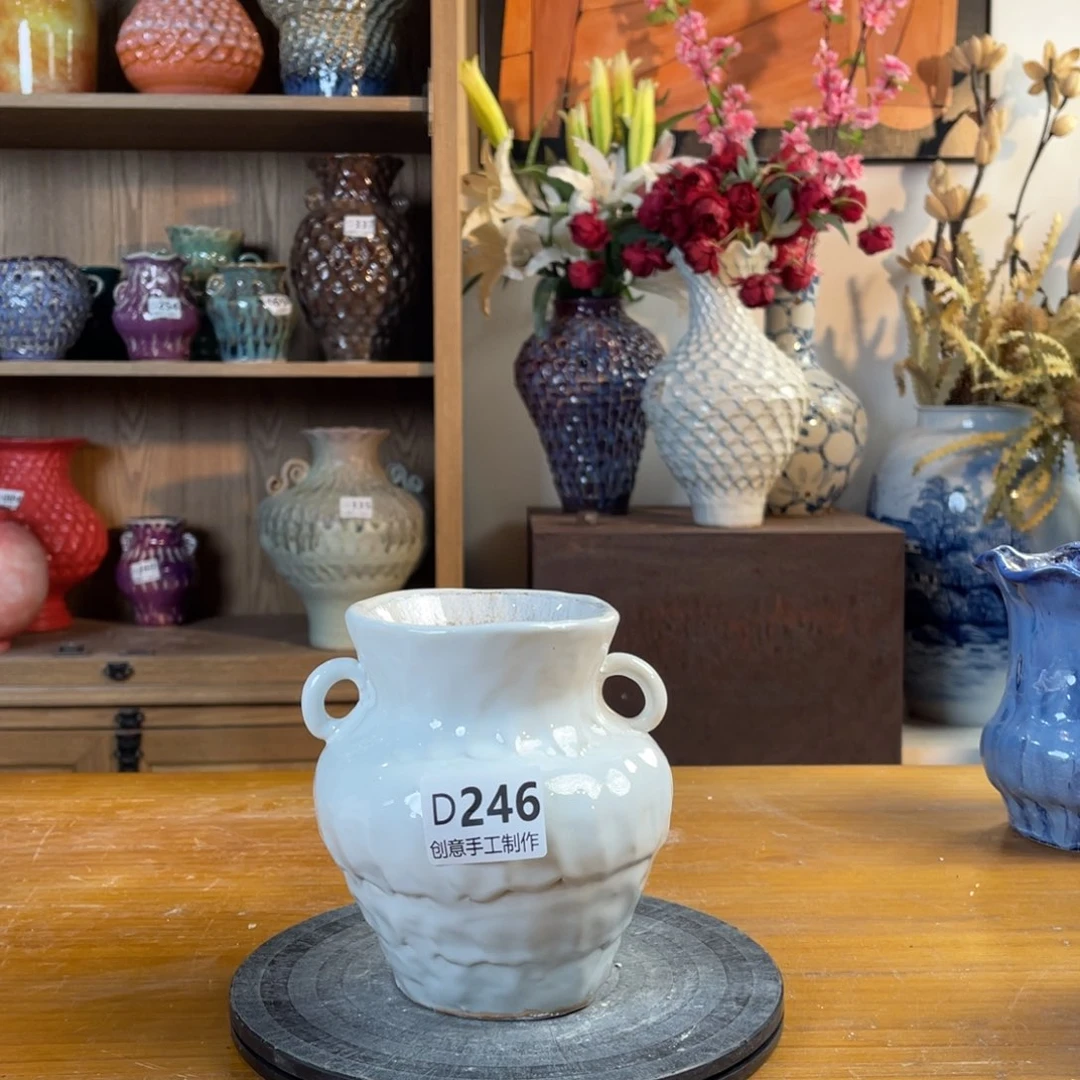 摆件陶瓷花瓶高14口径6.5盘泥微瑕