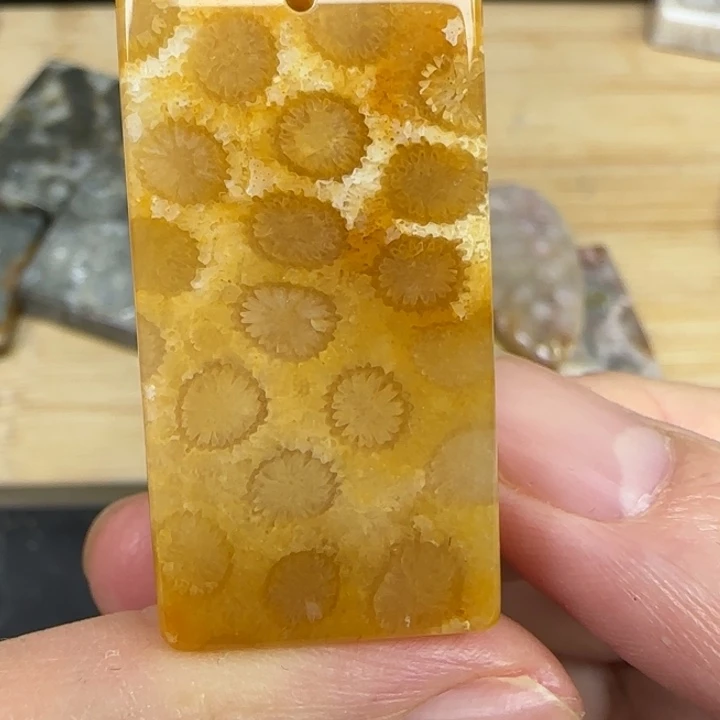 硅化玉合金颈饰黄果冻