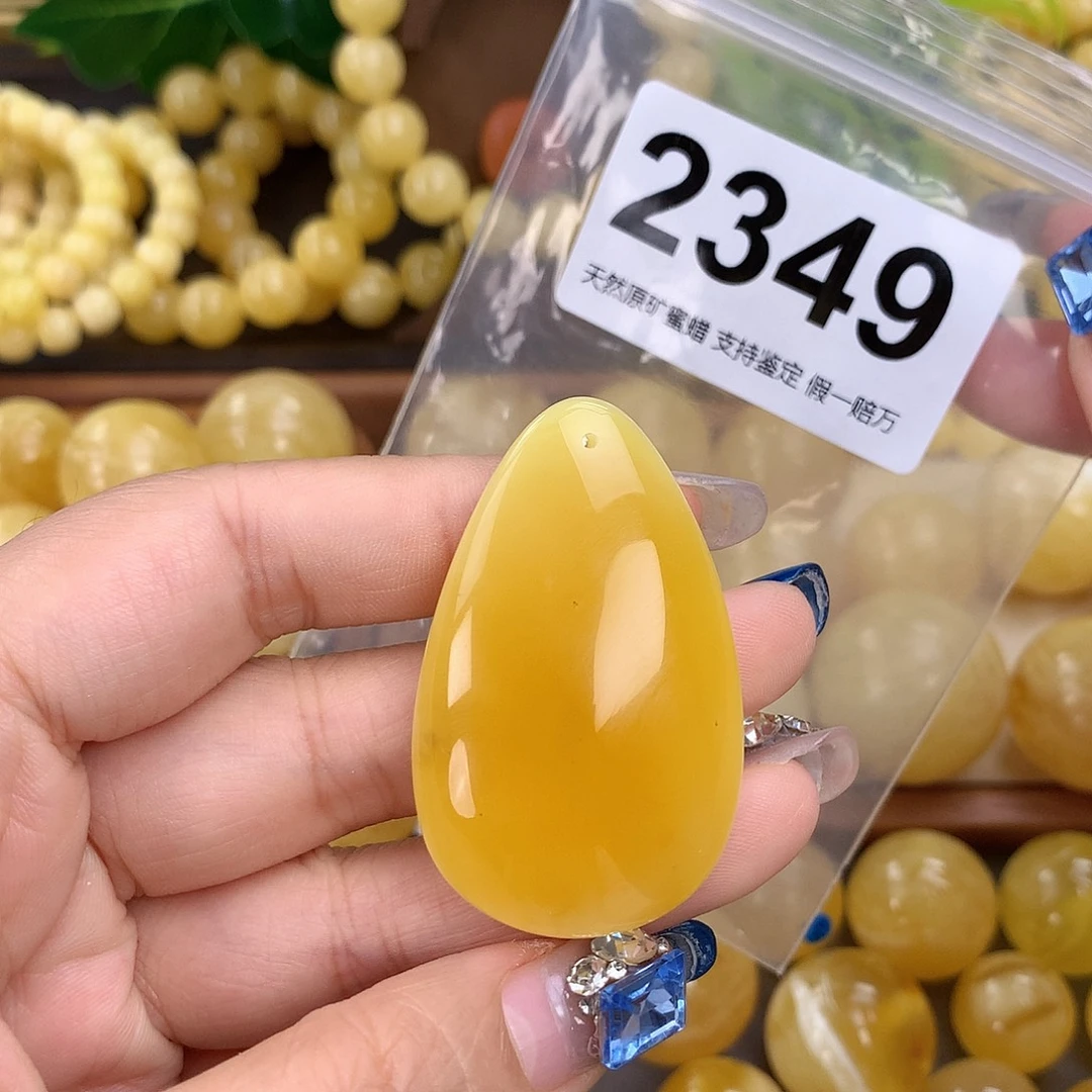蜜蜡未镶嵌珠宝奇石高49.6，宽30.8