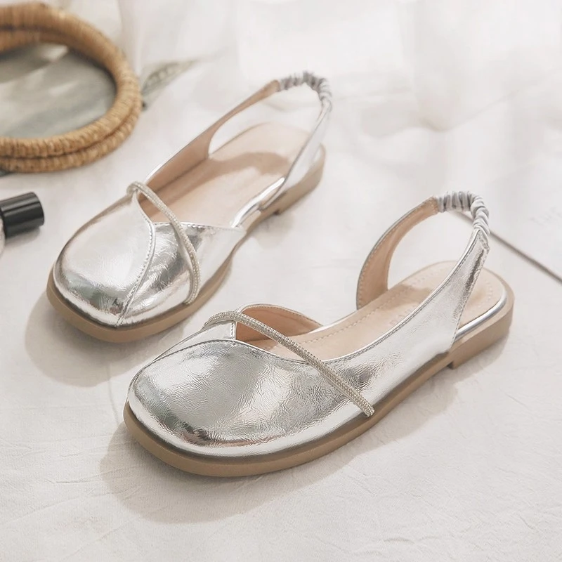 羊皮版~平底晚晚鞋配裙子的银色包头凉鞋女夏外穿2025新款单鞋女