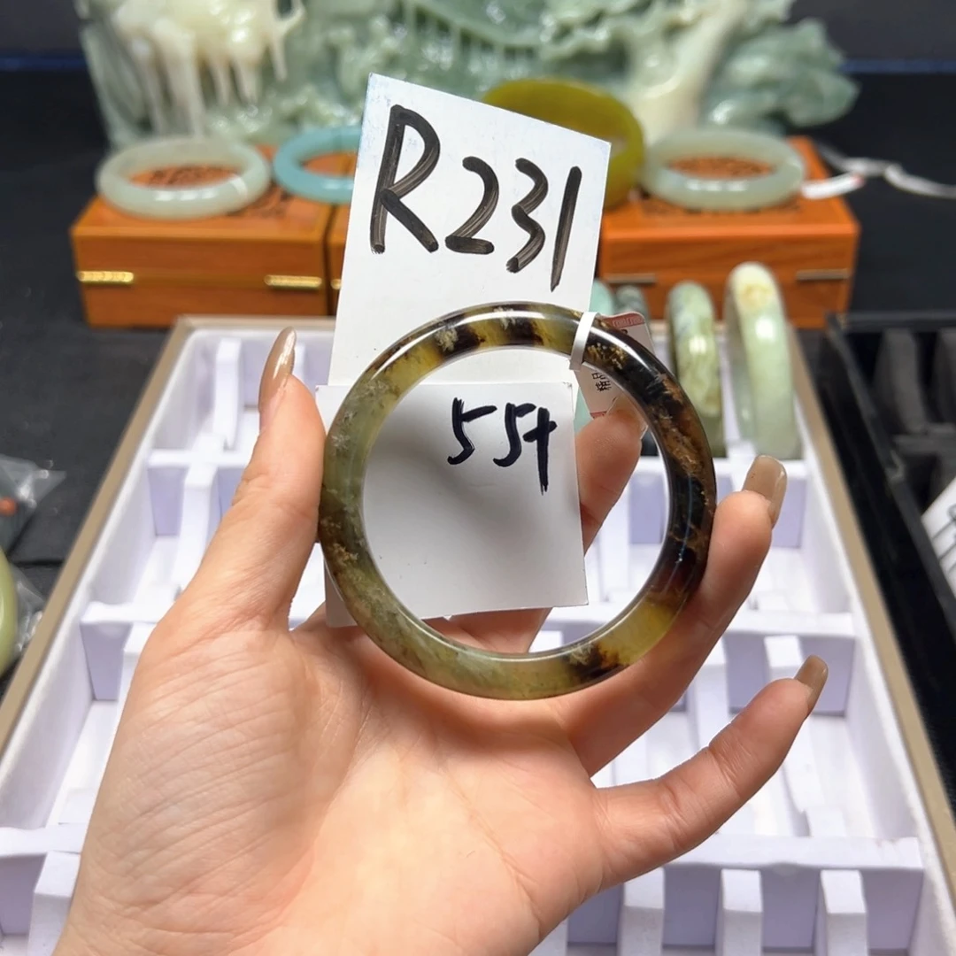 蛇纹石玉手镯未镶嵌