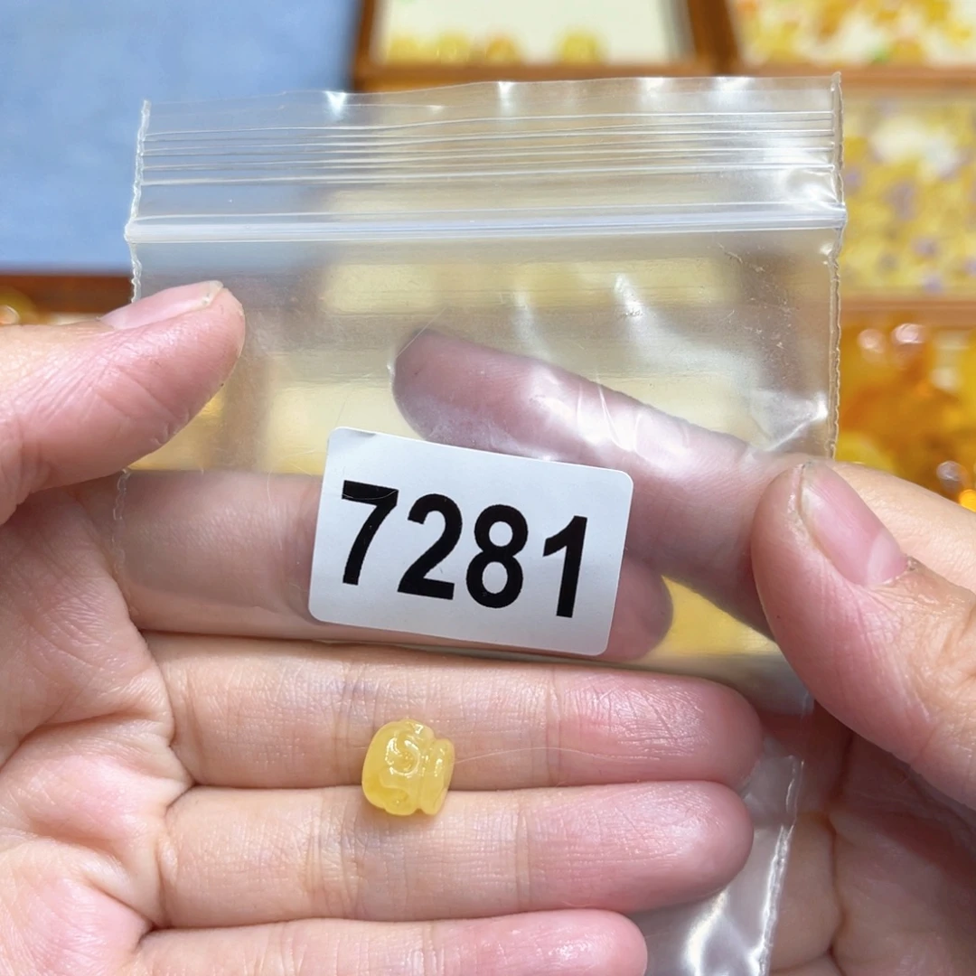 未镶嵌颈饰琥珀蜜蜡
