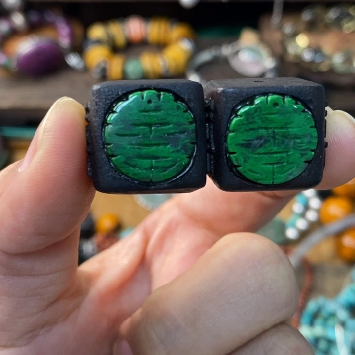 尼***丁翡翠手镯未镶嵌翡翠的朋友可以选择