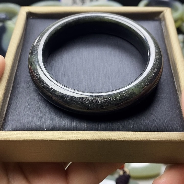 和田玉未镶嵌手镯