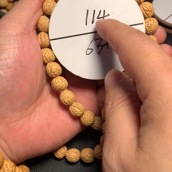 手串桃核63个健健康康