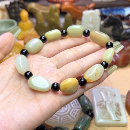 蛇纹石玉未镶嵌颈饰