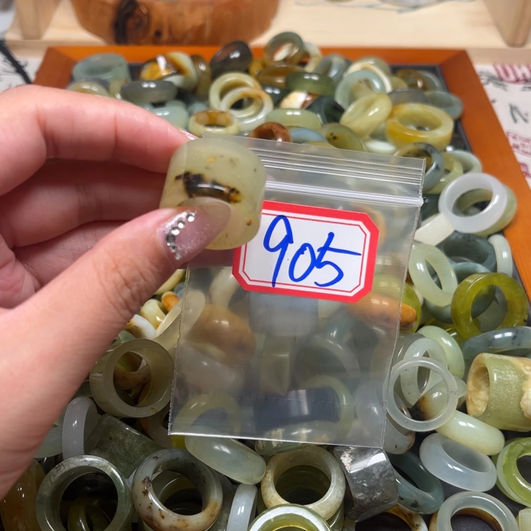 _***晚蛇纹石玉未镶嵌珠宝奇石