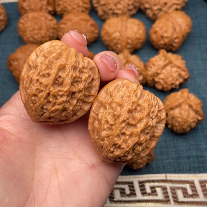 文玩核桃把件全品金牛40