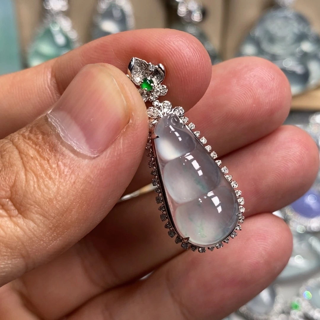 翡翠吊坠(不含链)18K金镶嵌