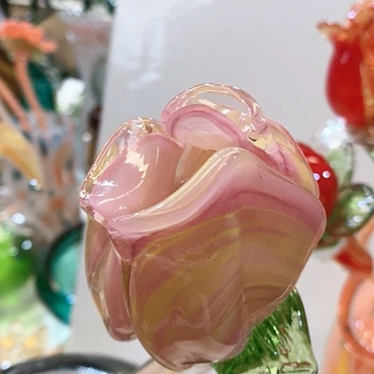 琉璃花瓶高45厘米宽9厘米