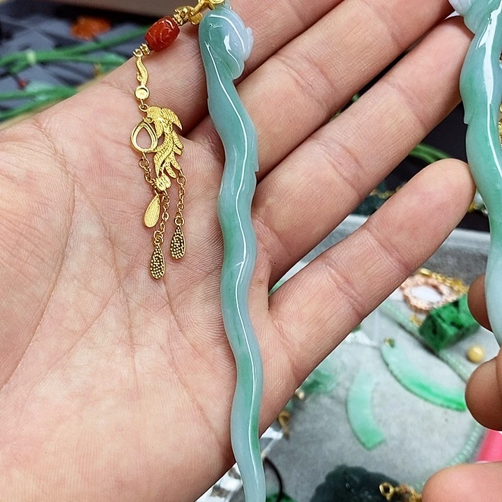 翡翠颈饰未镶嵌吊坠