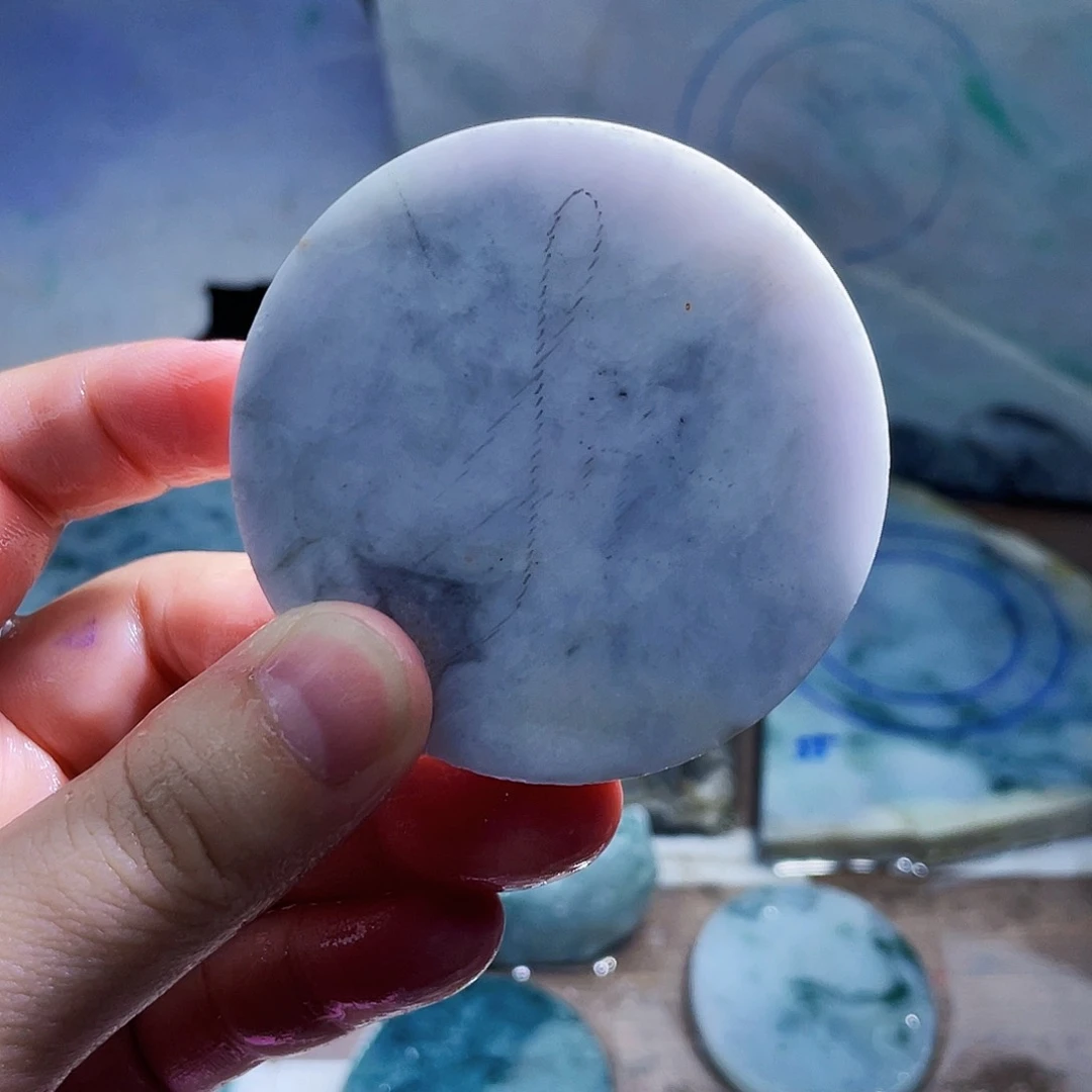 翡翠未镶嵌颈饰毛料2