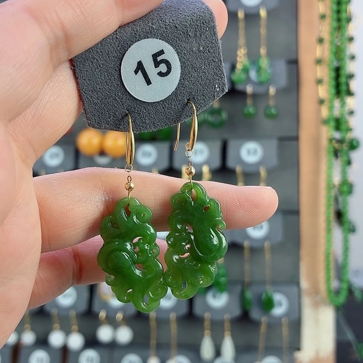 和田玉18K金镶嵌耳饰