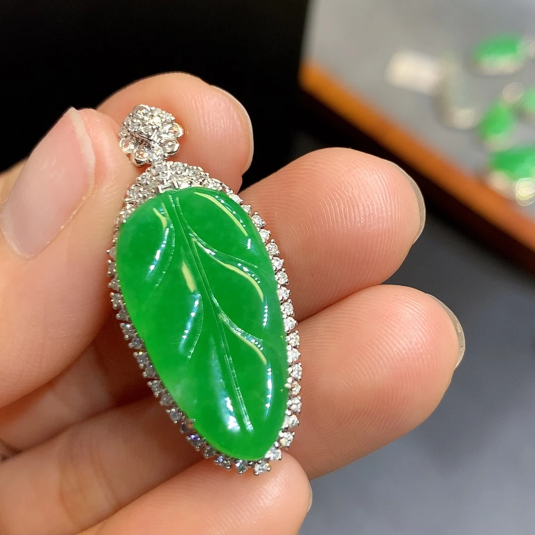 翡翠吊坠(不含链)18K金镶嵌