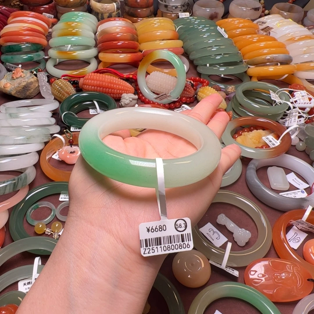 心***晴石英岩玉未镶嵌手镯